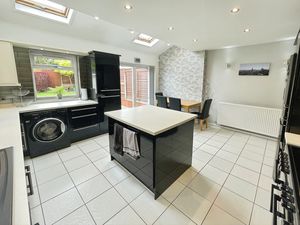 Kitchen Diner- click for photo gallery